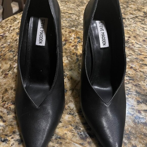 Steve Madden Black Soft Leather Classic Pumps - Picture 1 of 4